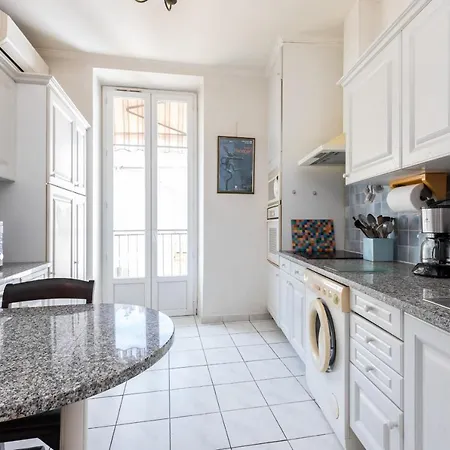 Large 2 Bdrs Downtown - 6 Pax & Ac Apartment