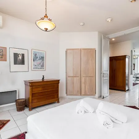 Apartment Large 2 Bdrs Downtown - 6 Pax & Ac